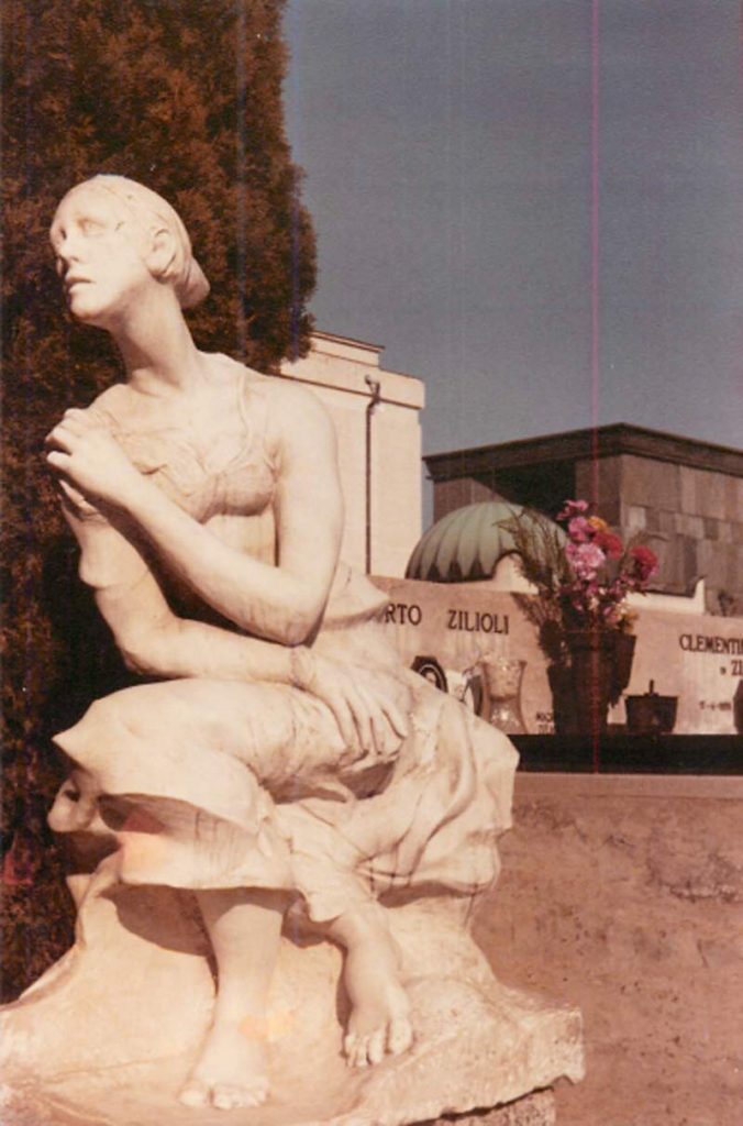 Benassi_SculturaIngressoVilletta-1